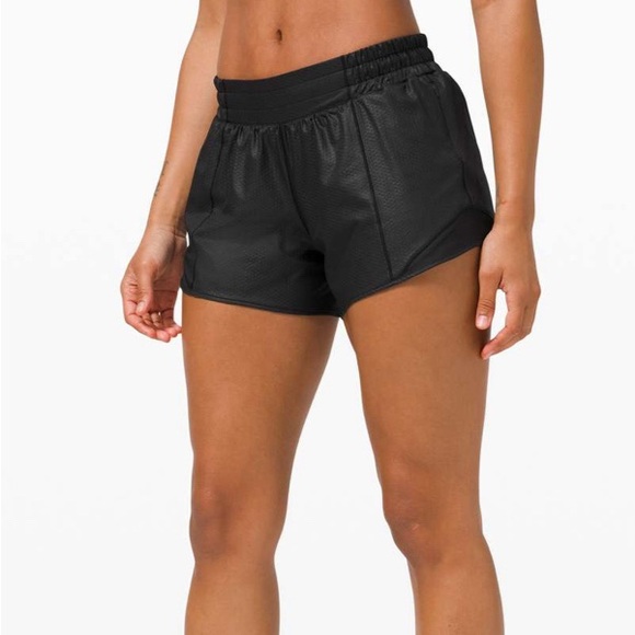 Lululemon Hotty Hot Short 4” - Picture 4 of 14